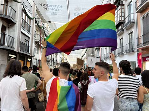 bares gays granada|La Granada gay: visitas, restaurantes y bares de ambiente LGBT+